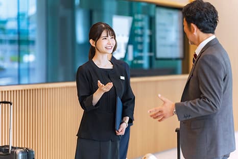 ホテルフロントスタッフ