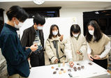 <セッションワーク>レコールバンタン グラン パティシエ学部ショコラブランド「Récit cacao(レシカカオ)」がデビュー!デザイン学部の学生がブランドロゴをデザイン&プレゼン!【バンタンデザイン研究所】