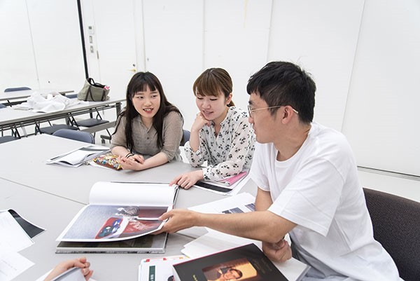 全日制 フォトグラファ 蓮井 元彦講師に学ぶ 撮影の Personal と Public の境界線とは バンタンデザイン研究所 専門校 バンタンデザイン研究所