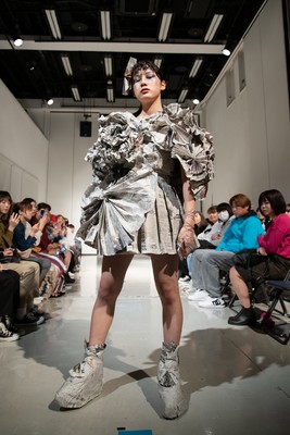 4クラスの創造性が爆発 廃材を使ったヘアメイクショーをレポート バンタンデザイン研究所 専門校 バンタンデザイン研究所