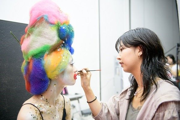 サマーセミナーレポート ヘアメイクコース 憧れの業界を体験 海外有名アーティストを担当したヘアshingo Shibataさん メイクmoeさんによるデモンストレーション開催 バンタンデザイン研究所 専門校 バンタンデザイン研究所 サマーセミナーレポート ヘアメイクコース 憧れの業界を体験 海外有名アーティストを担当したヘアshingo Shibataさん メイクmoeさんによるデモンストレーション開催 バンタンデザイン研究所 専門校 バンタンデザイン研究所