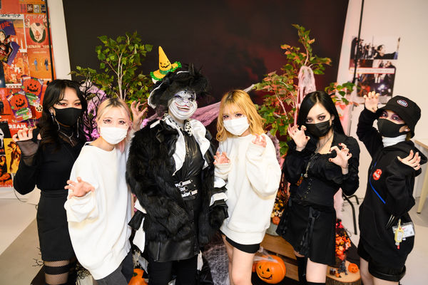 デザイナーズメゾン校舎1fに Halloween Make Up ブースを出展 在校生に 無料でハロウィンメイク を施術 バンタンデザイン研究所 専門校 バンタンデザイン研究所
