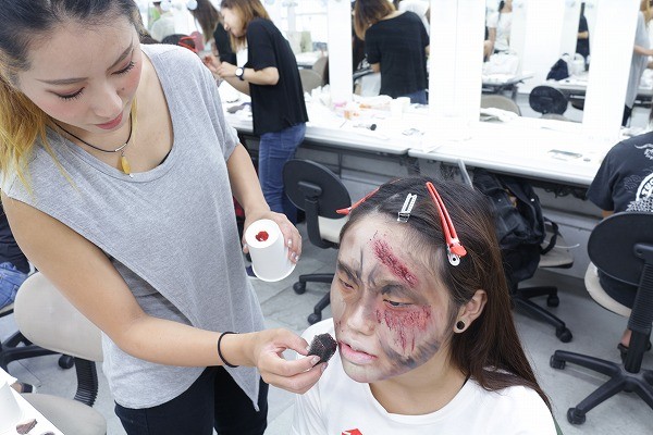 特別授業情報 日本初上陸イベント ゾンビラン の特殊メイク講習 ヘアメイク ウエディング学部 最新情報 ニュース 専門校 バンタンデザイン研究所