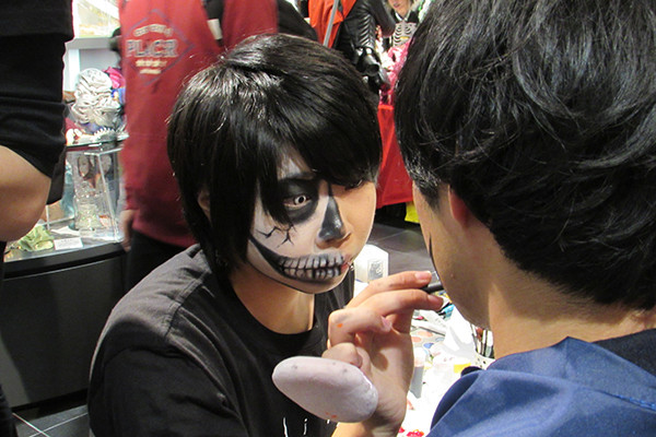産学プロジェクト 渋谷ロフトでバンタン生が Halloweenメイク イベントを実施 ヘアメイク ウエディング学部 最新情報 ニュース 専門校 バンタンデザイン研究所 産学プロジェクト 渋谷ロフトでバンタン生が Halloweenメイク イベントを実施 ヘアメイク ウエディング学部 最新情報 ニュース 専門校 バンタンデザイン研究所